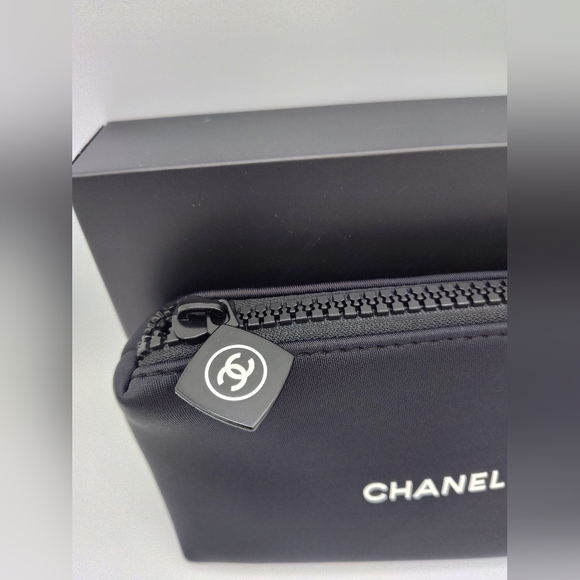 CHANEL Neoprene Black Beauty Pouch w Box VIP GWP Makeup Tech Bag NIB - Picture 2 of 10